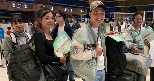 型枠工事とカーテン縫製の実習生